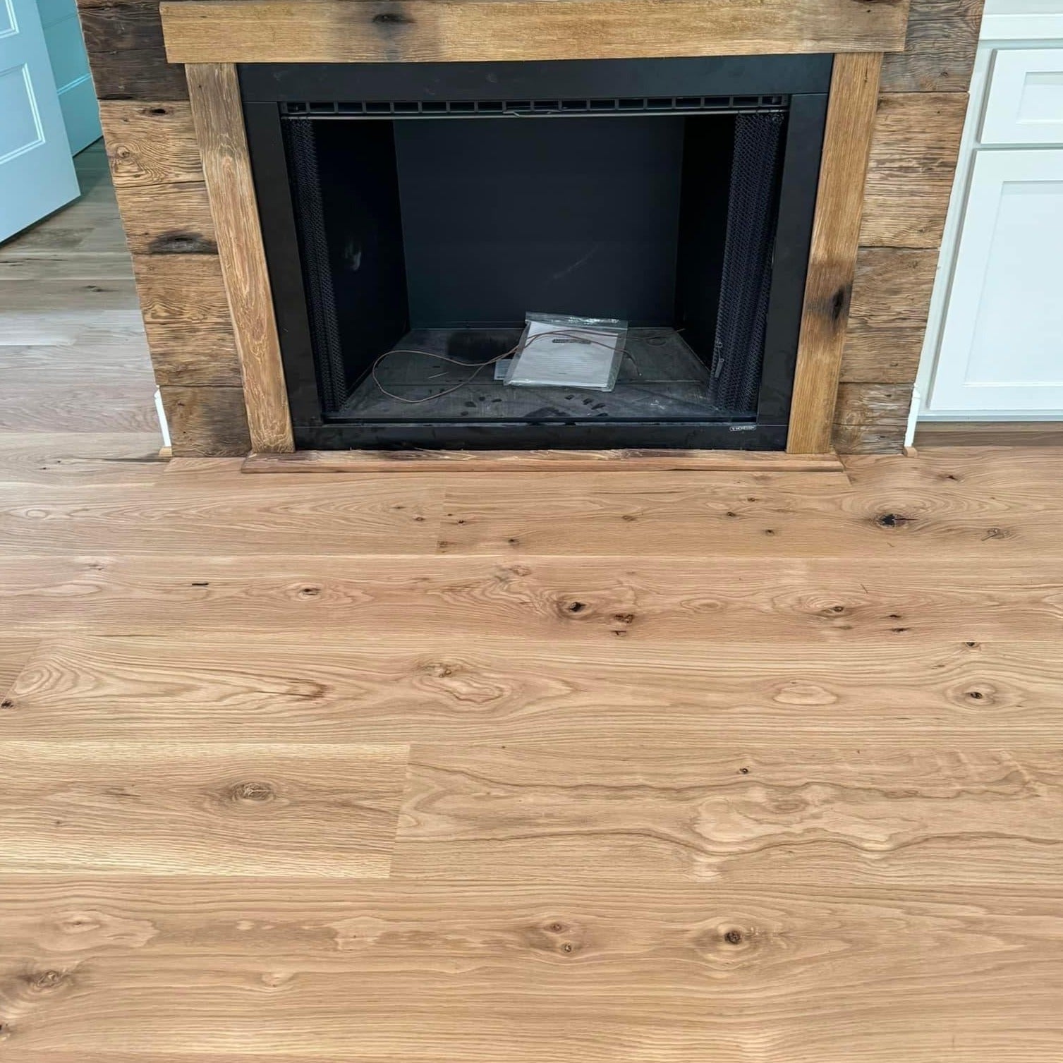 Unfinished Solid White Oak Plain Sawn Character - Pro Hardwood